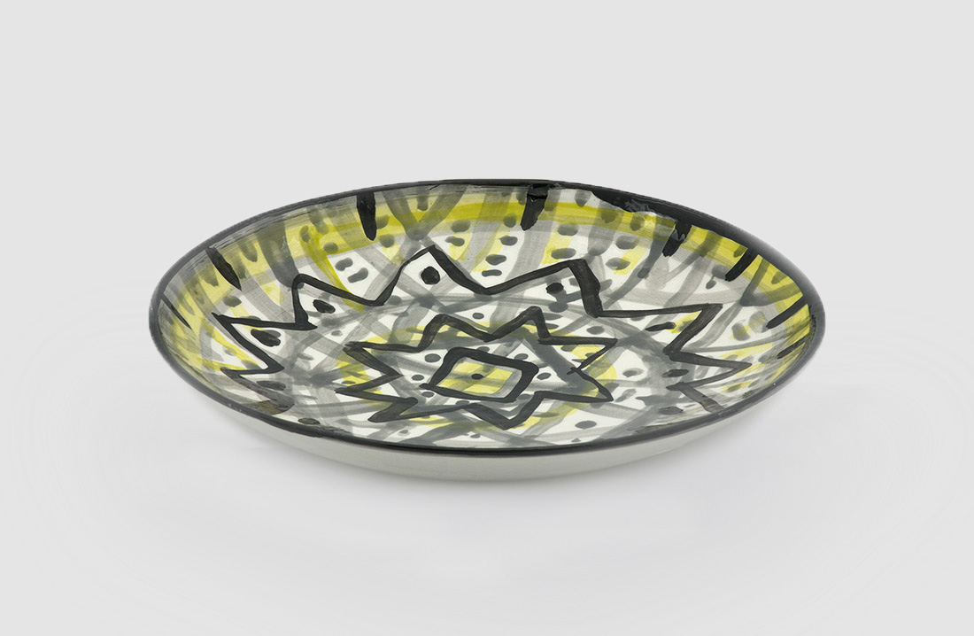 Fuente geometrica en verde y negro